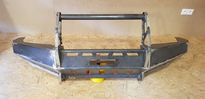 Kép Nissan Patrol Y61 elöl a hűtő körül