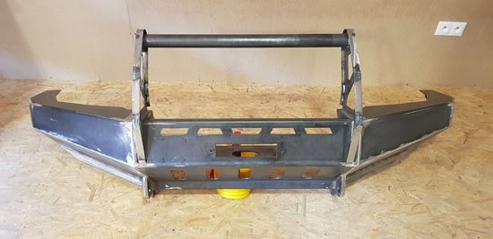 Kép Nissan Patrol Y61 elöl a hűtő körül